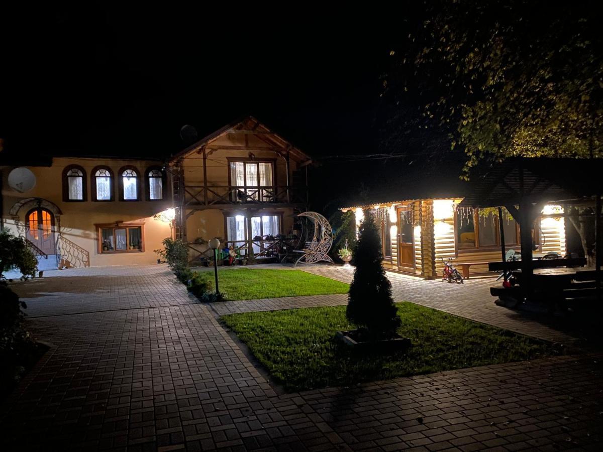 Maison d'hôtes Rodynnyi Zatyshok à Verkhovyna Extérieur photo