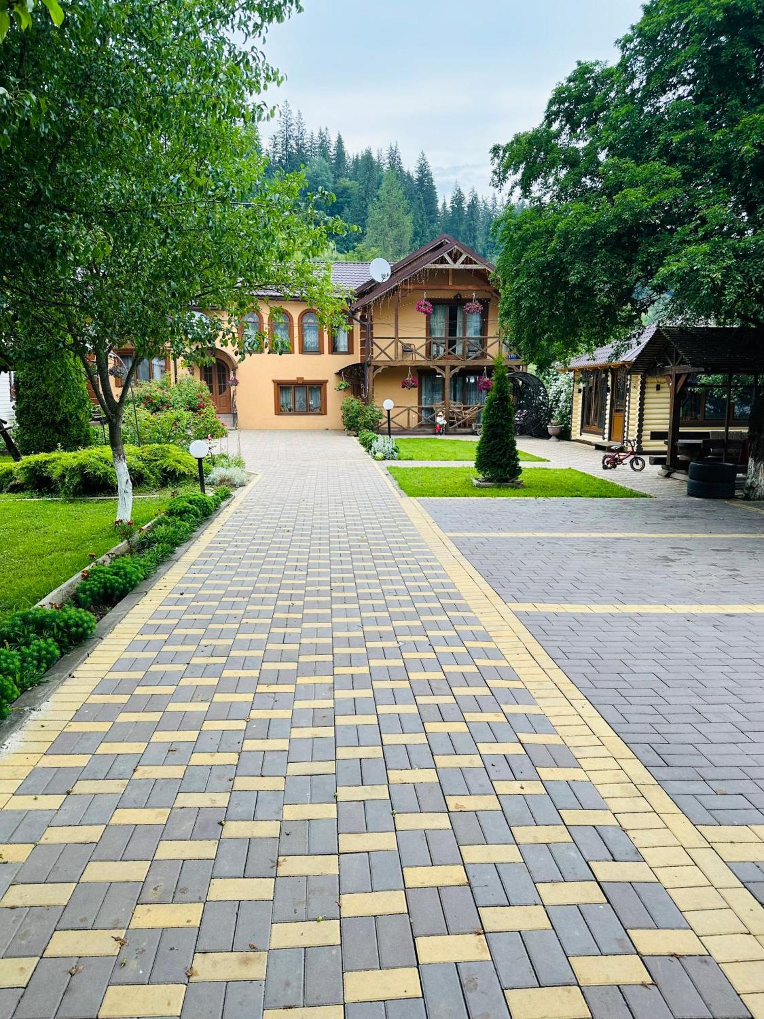 Maison d'hôtes Rodynnyi Zatyshok à Verkhovyna Extérieur photo